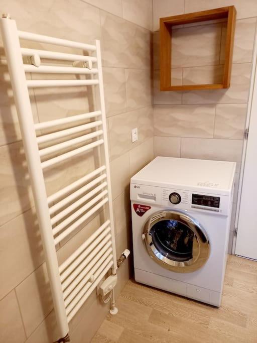 La Rochette Et Avec Jacuzzi Rooftop Balcon Cour Interieure Appartement