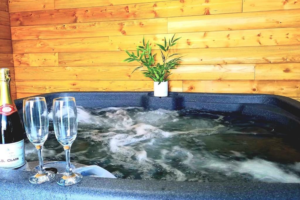 La Rochette Et Avec Jacuzzi Rooftop Balcon Cour Interieure